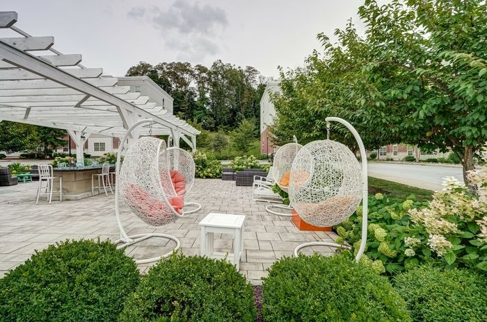 Courtyard Seating | Fox Run at Fulton | Poughkeepsie, NY