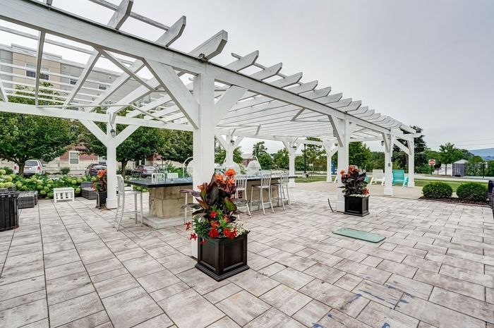 Outdoor Grilling | Fox Run at Fulton | Poughkeepsie, NY