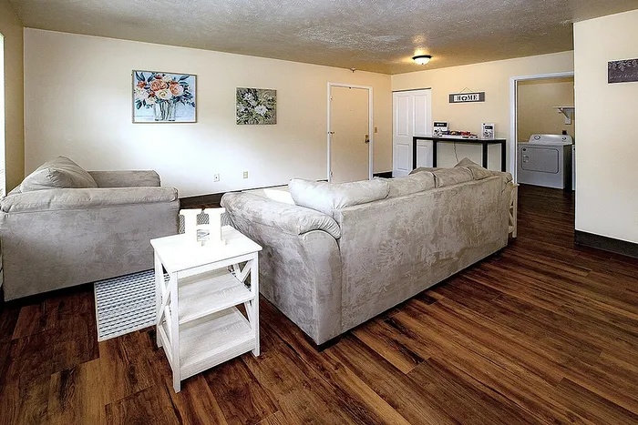 Living Room | Parkstead Thompson Park | Watertown, NY