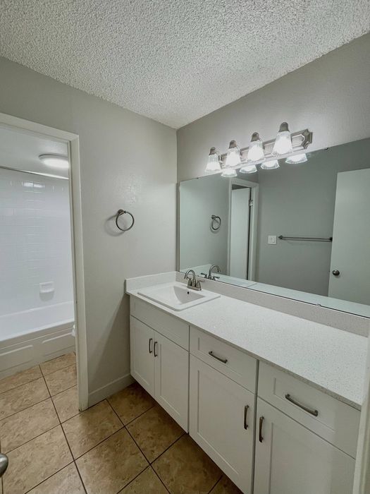 Avenue 19 Bathroom