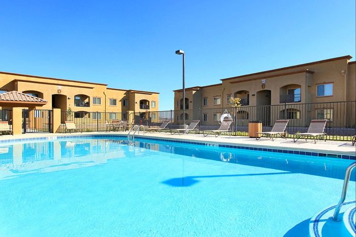 Raintree Resort Style Pool