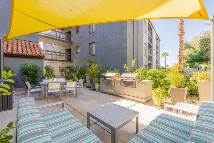 Midtown Flats Courtyard