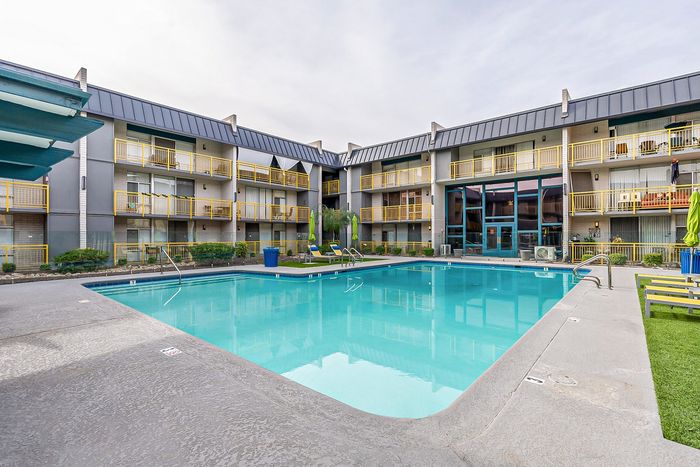 Avenue 19 Pool