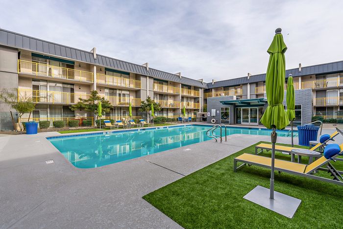 Avenue 19 Pool