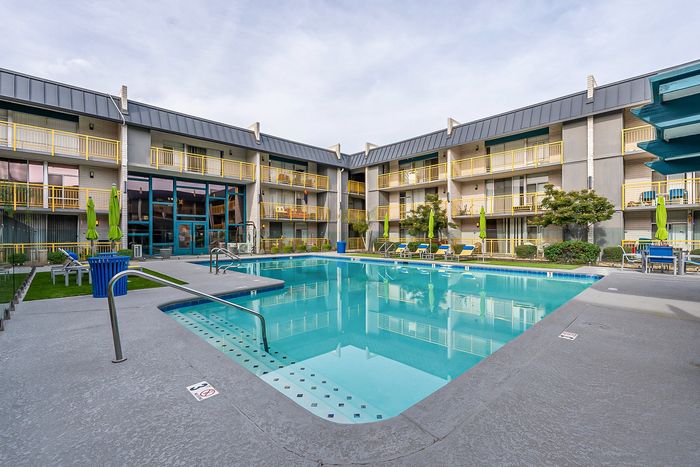 Avenue 19 Pool