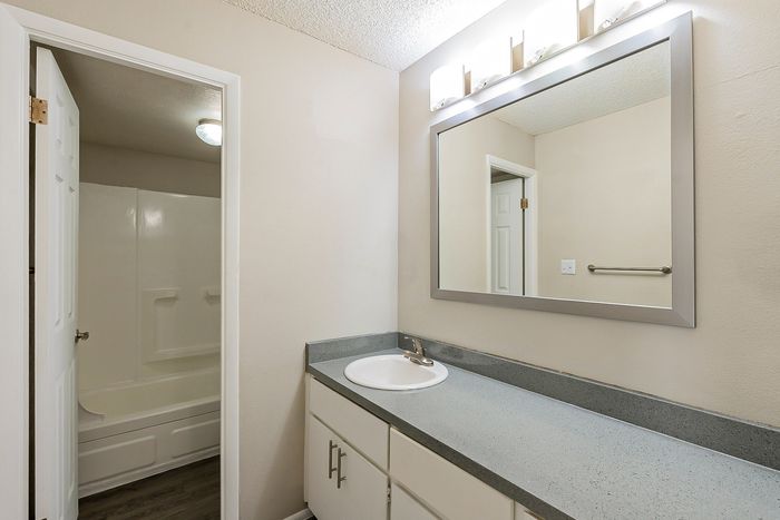 Avenue 19 Bathroom