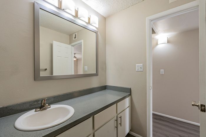 Avenue 19 Bathroom