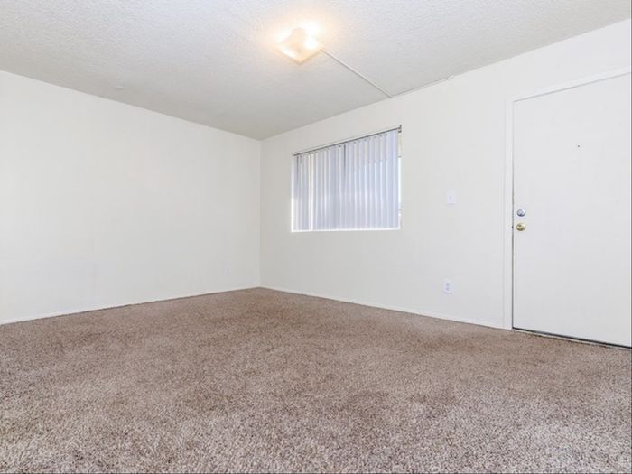 Lumina on 19th Classic1x1 living room