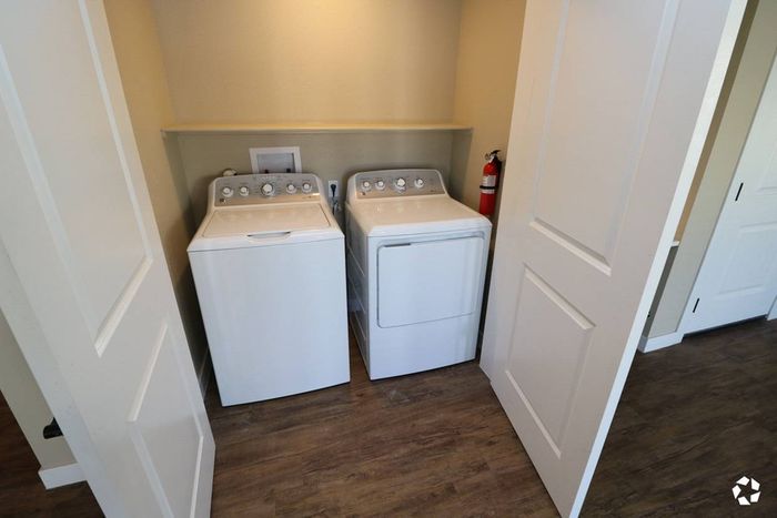 Pecos Vista Washer/Dryer