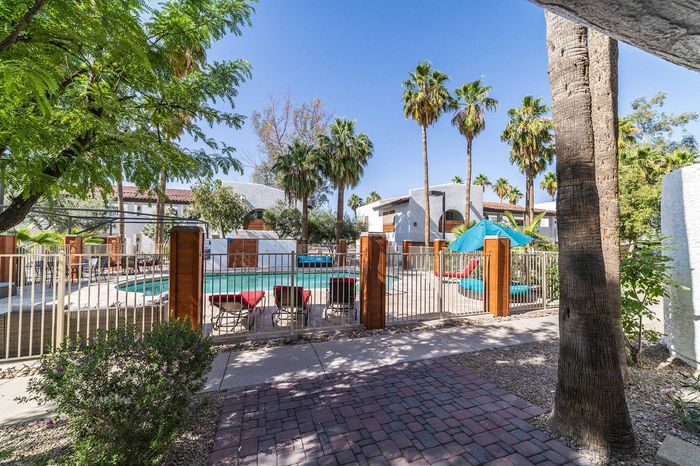 The Avenida Sparkling Pool