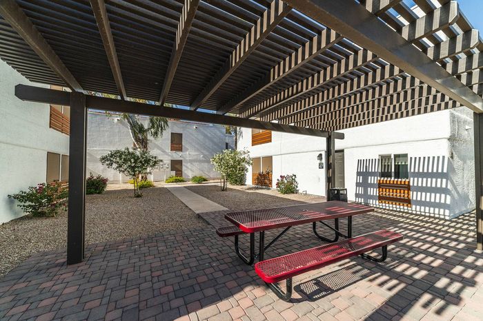 The Avenida Resident Picnic Tables