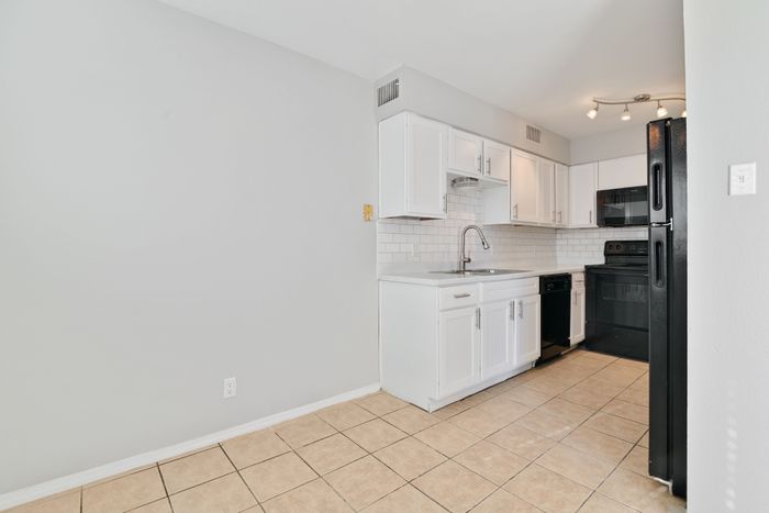 The Bruin West Campus Apartment Homes, Waco, Texas