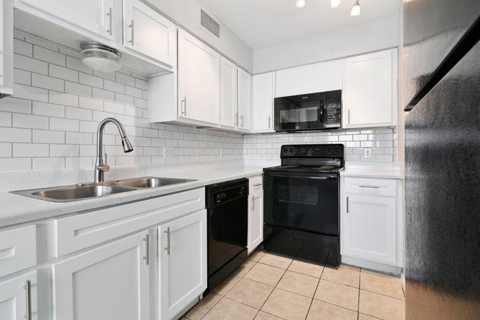 The Bruin West Campus Apartment Homes, Waco, Texas