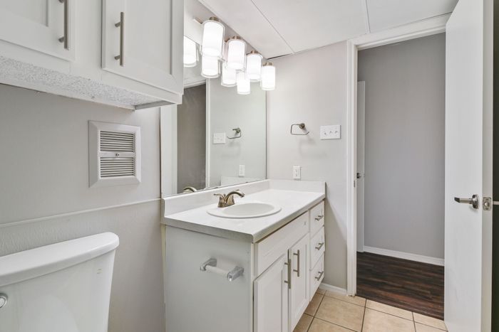 The Bruin West Campus Apartment Homes, Waco, Texas