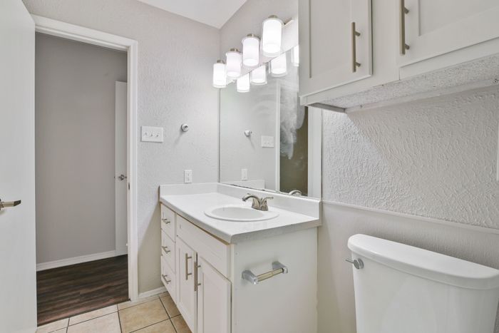 The Bruin West Campus Apartment Homes, Waco, Texas