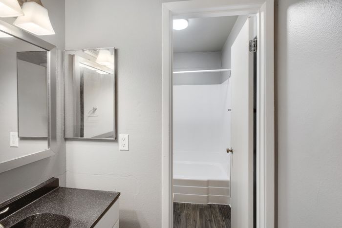 Sunrise on Bethany - Classic Unit Bathroom