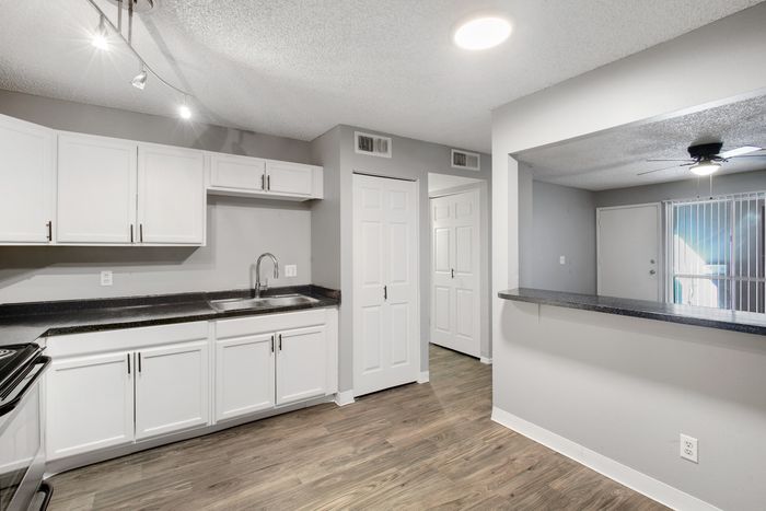 Sunrise on Bethany - Classic Unit Kitchen