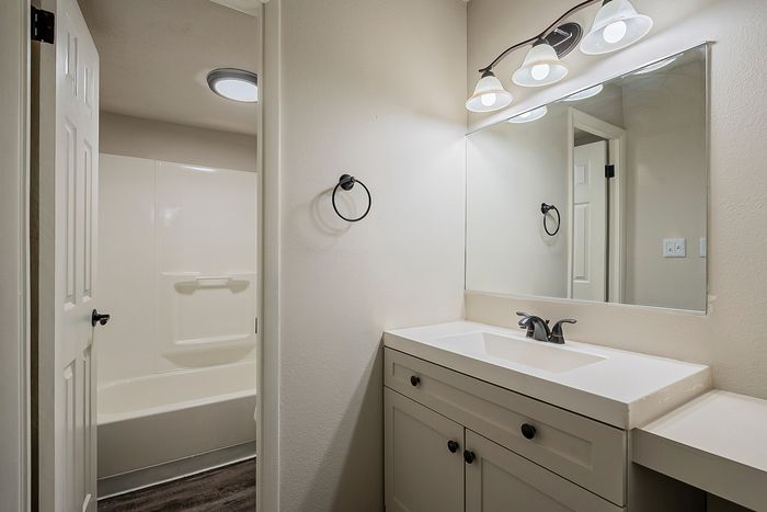 Avenue 19 Bathroom