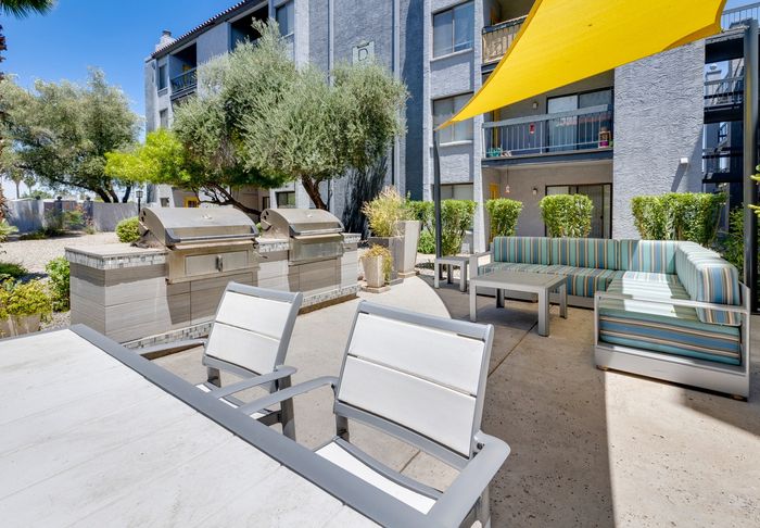 Midtown Flats Courtyard