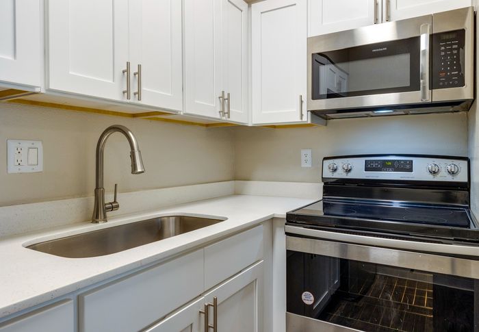 Midtown Flats kitchen