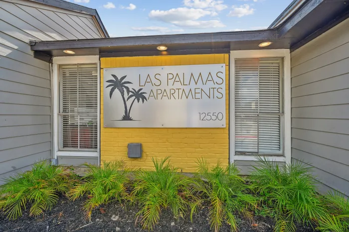 Las Palmas Apartments