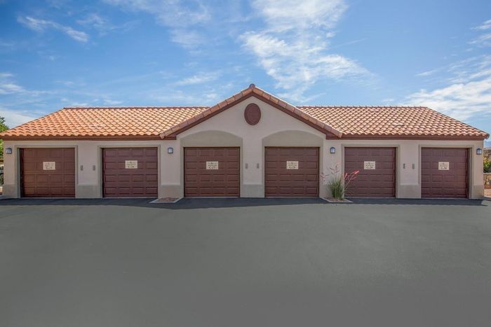 Casas de Soledad Garages