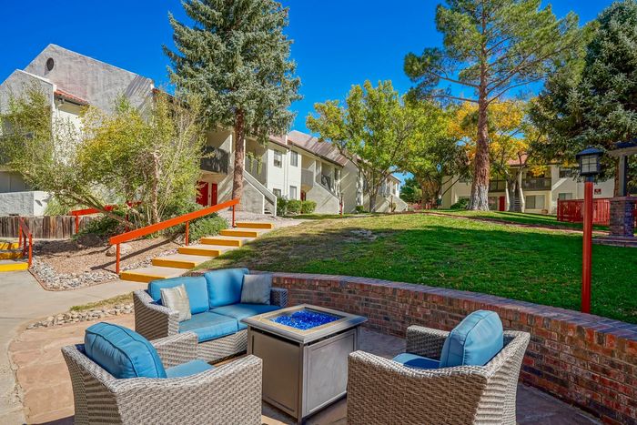 Rancho Verde Outdoor Lounge