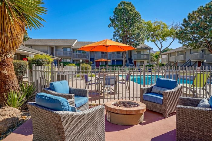 Sungate Outdoor Lounge