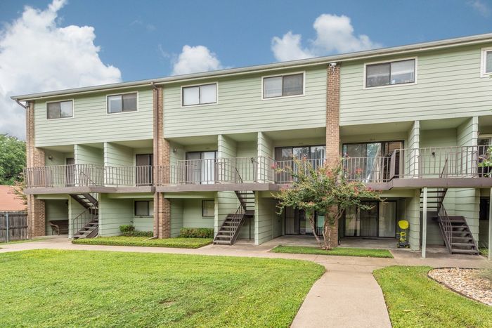 The Bruin West Campus Apartment Homes, Waco, Texas