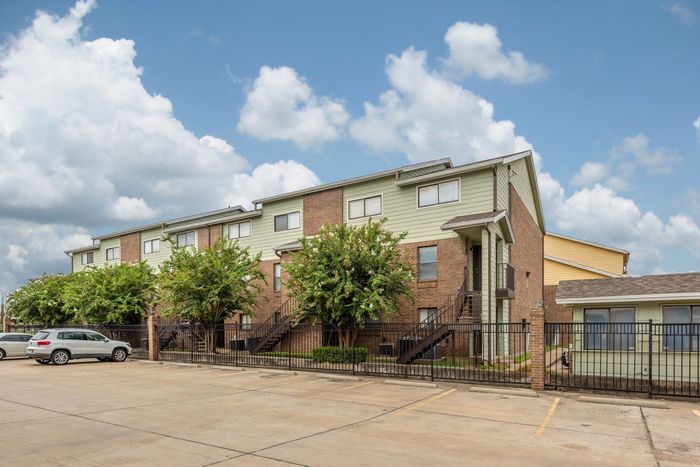 The Bruin West Campus Apartment Homes, Waco, Texas