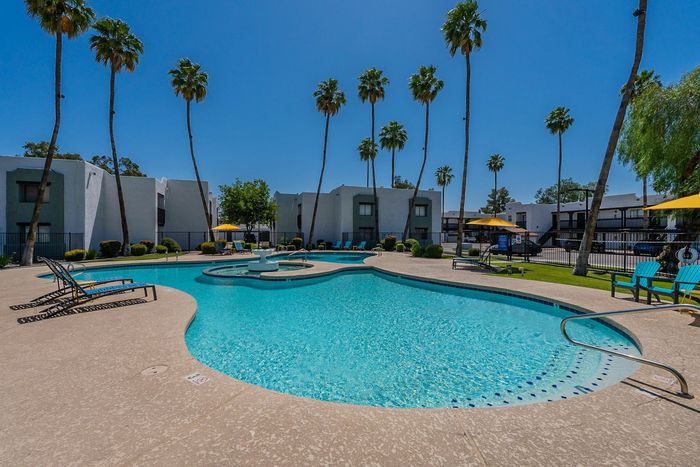 Club Valencia resort style pool