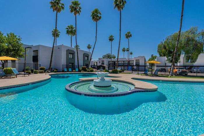 Club Valencia resort style pool