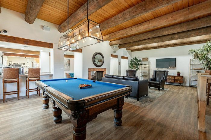 Club Valencia clubhouse billiards