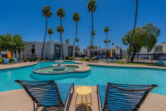 Club Valencia resort style pool