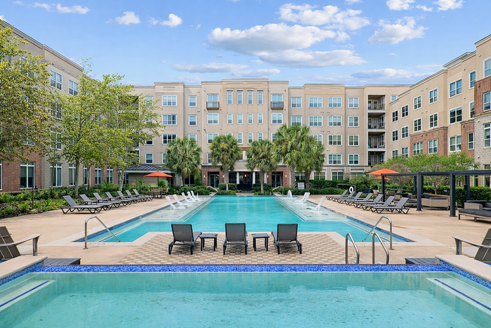 Pool at The District at Washington Apartments in Houston, TExas