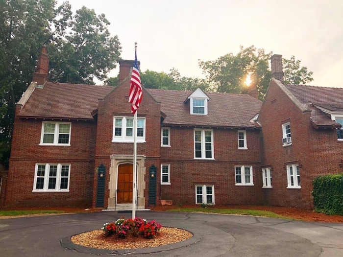 Mansion  | Colonial Village Apartments | Apartments in Manchester NH