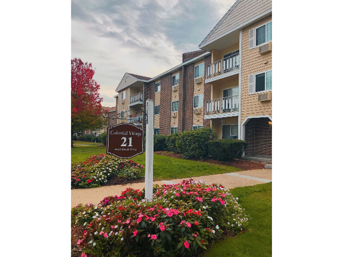 Exterior grounds Colonial Village Apartments | Manchester, NH