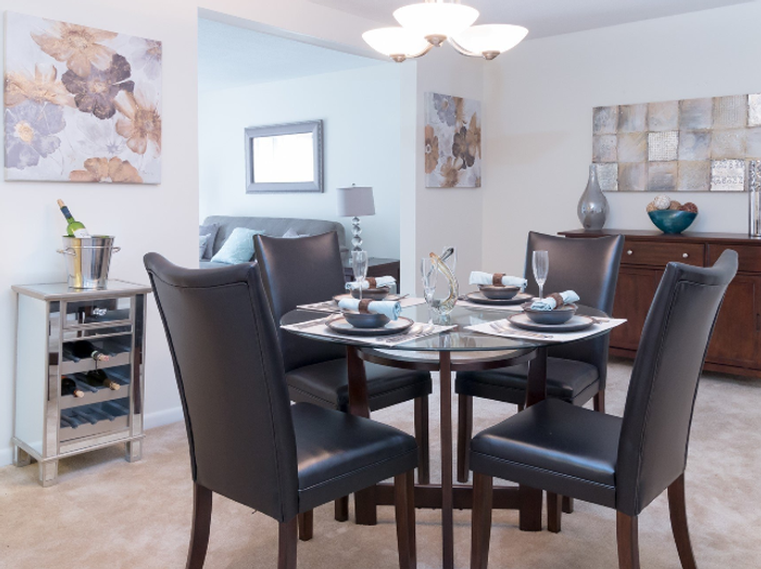 Model Dining | Colonial Village Apartments | Apartments in Manchester NH