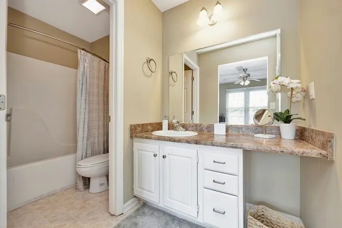 Bathroom | The Commons | Student Apartments In Oxford OH