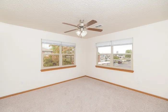 Polo Club - Bright Bedroom