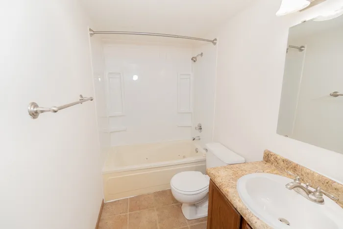 Polo Club - Bathroom with Tub