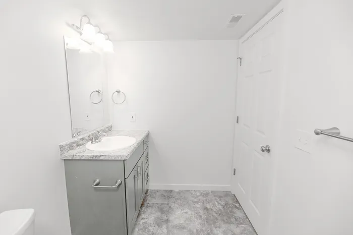Scotsdale - Modern Bathroom