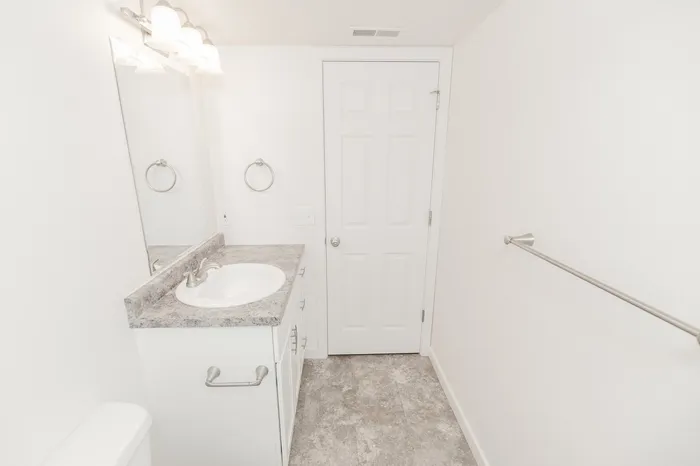 Scotsdale - Minimalist Bathroom