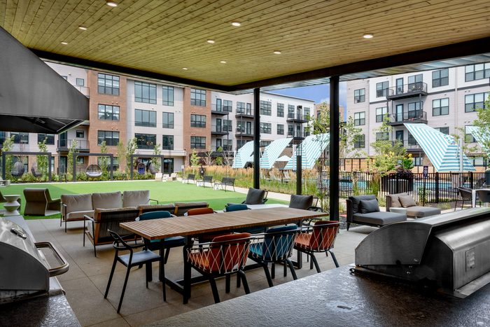 The Thomas at GVX: Seating for grills, TV