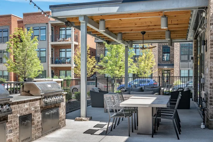 Jeffrey Park Community Room: Outdoor grills & seating