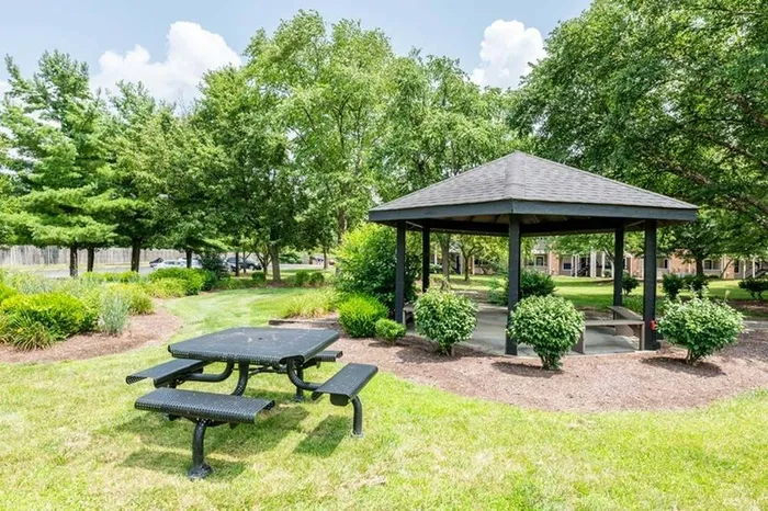 Hickory Creek Apartments | Columbus, OH | Outdoor Space