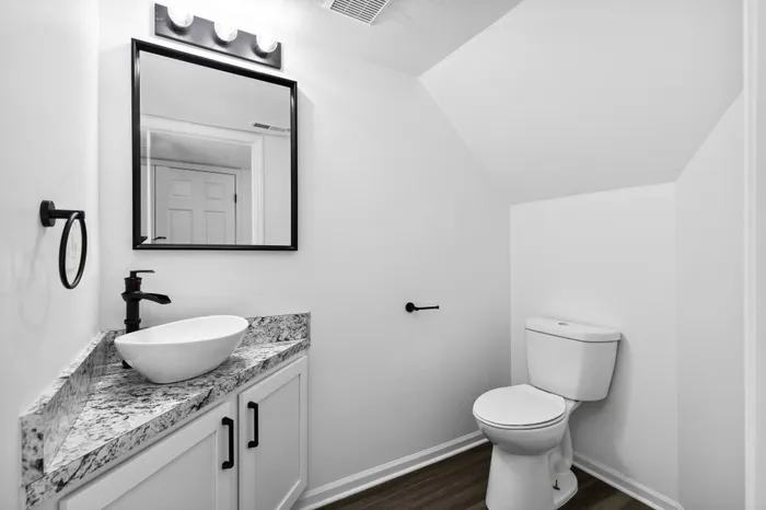 Traditional Bathroom  | The Residence at Turnberry | Columbus Apartments