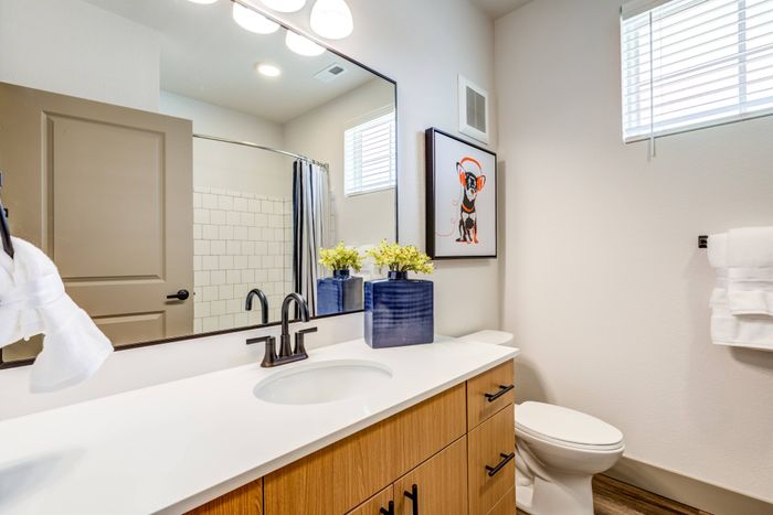 Modern tub tile surrounds | Peakline at Copperleaf | Aurora Apartments