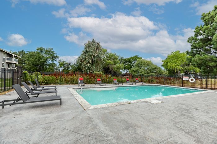 Florida Station | Aurora, CO | Sparkling Pool w/ Sundeck
