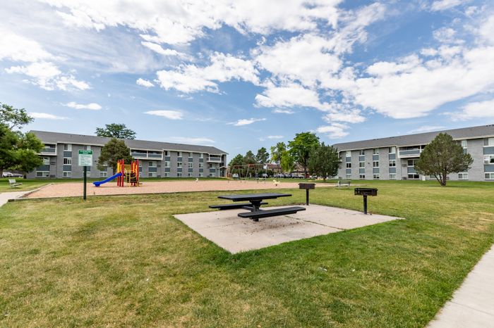 Florida Station | Aurora, CO | Outdoor Picnic & Play Area